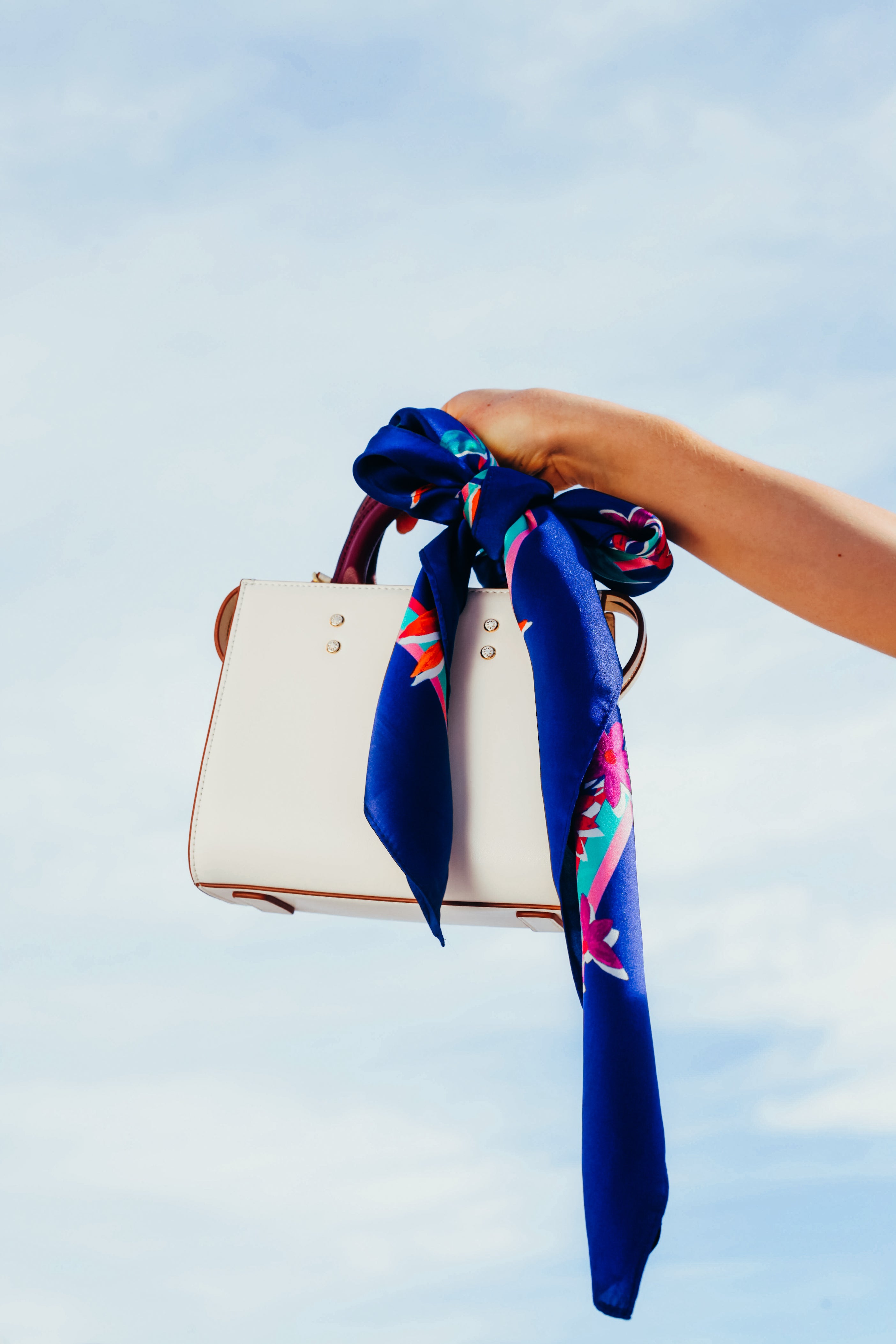 The Signature Scarf – Alivia